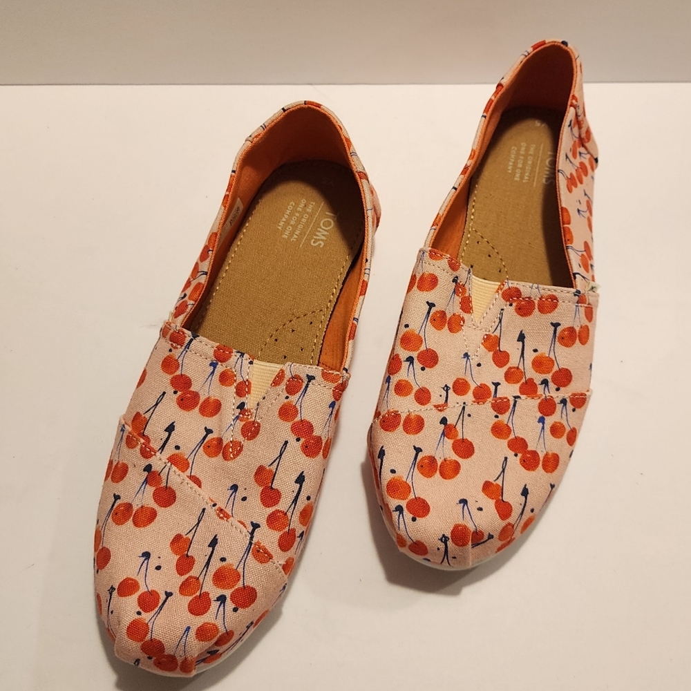 Kids Cherry print Toms shoes size 5